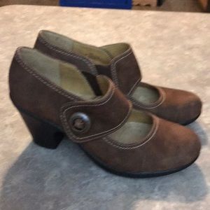 Brown Mary Janes - 7.5